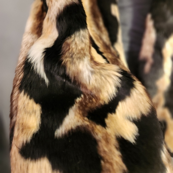 Tartar Collection vegan fur print soft vest medium vest - Picture 10 of 16